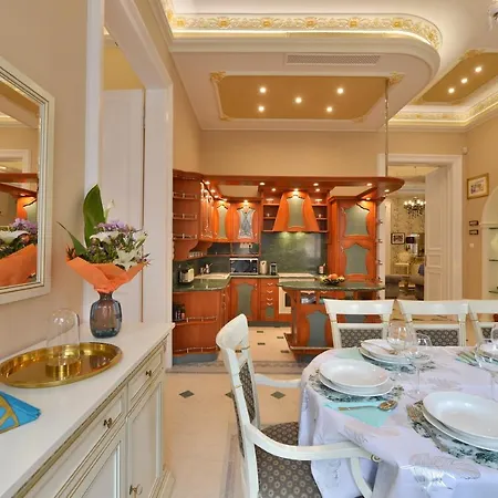Roza Luxury Apartamento Budapest